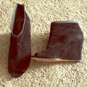 Open toe suede black wedge booties